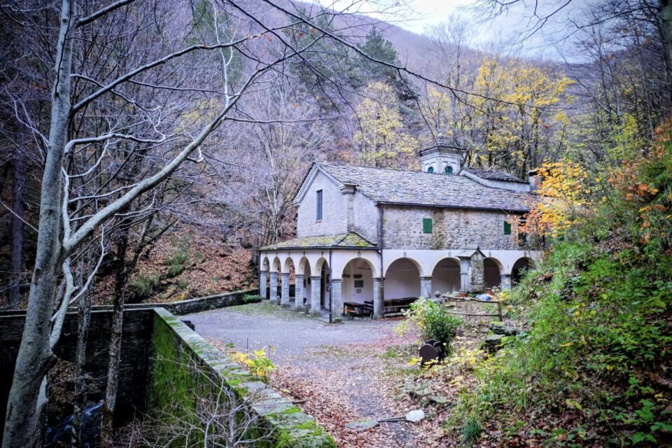 Madonna del Faggio: il santuario che in autunno si accende di silenzio e colori